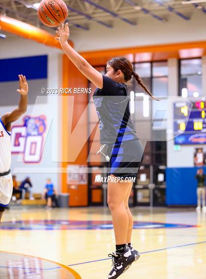 Thumbnail 3 in Grand Oaks vs Aldine (UIL-6A Bi-District Playoffs) photogallery.