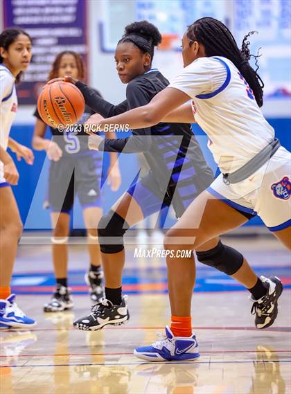 Thumbnail 1 in Grand Oaks vs Aldine (UIL-6A Bi-District Playoffs) photogallery.