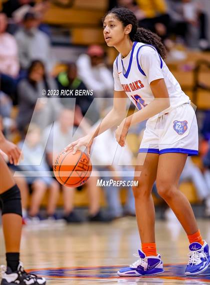 Thumbnail 2 in Grand Oaks vs Aldine (UIL-6A Bi-District Playoffs) photogallery.