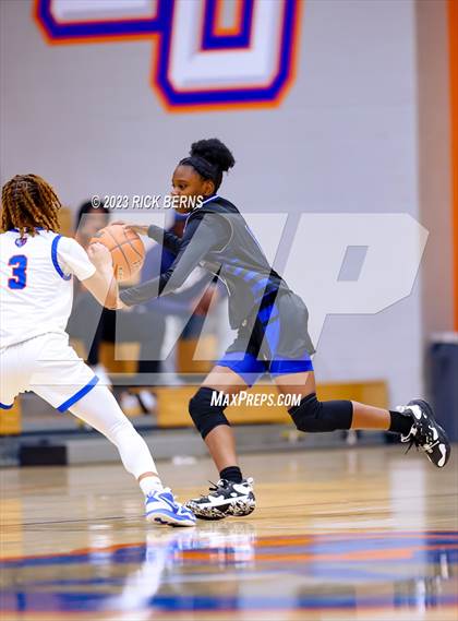 Thumbnail 1 in Grand Oaks vs Aldine (UIL-6A Bi-District Playoffs) photogallery.