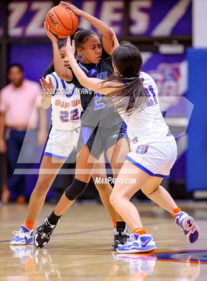 Thumbnail 2 in Grand Oaks vs Aldine (UIL-6A Bi-District Playoffs) photogallery.