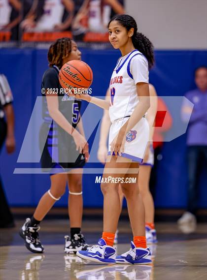 Thumbnail 3 in Grand Oaks vs Aldine (UIL-6A Bi-District Playoffs) photogallery.