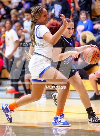 Thumbnail 2 in Grand Oaks vs Aldine (UIL-6A Bi-District Playoffs) photogallery.