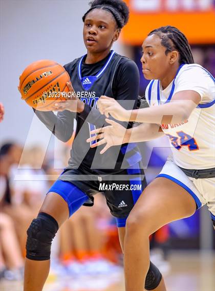 Thumbnail 2 in Grand Oaks vs Aldine (UIL-6A Bi-District Playoffs) photogallery.