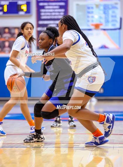 Thumbnail 3 in Grand Oaks vs Aldine (UIL-6A Bi-District Playoffs) photogallery.
