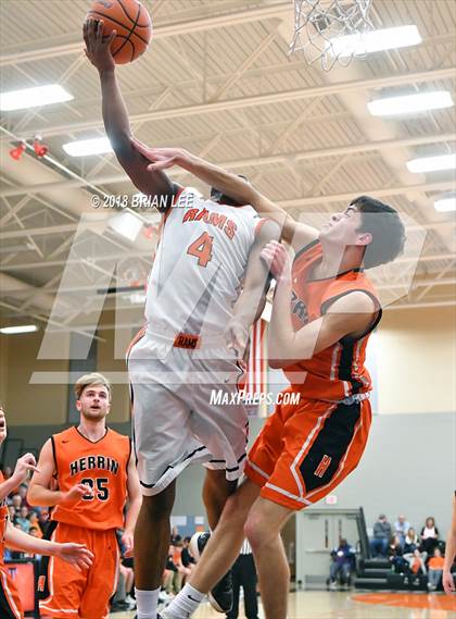 Thumbnail 2 in Mt. Vernon vs Herrin (IHSA 3A Regional Quarterfinal) photogallery.