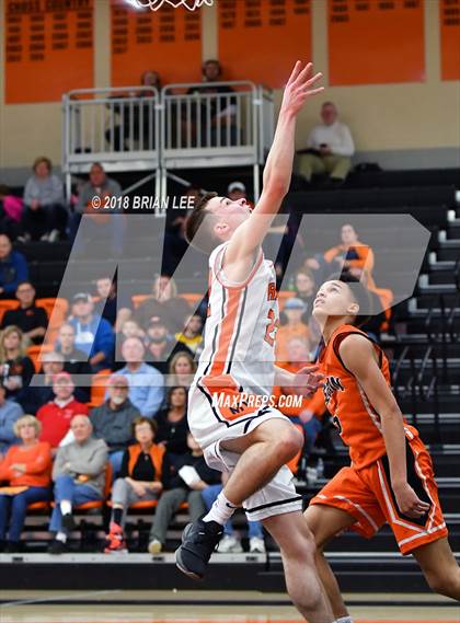 Thumbnail 3 in Mt. Vernon vs Herrin (IHSA 3A Regional Quarterfinal) photogallery.