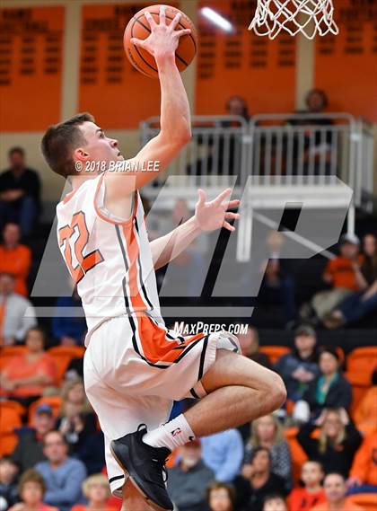 Thumbnail 3 in Mt. Vernon vs Herrin (IHSA 3A Regional Quarterfinal) photogallery.