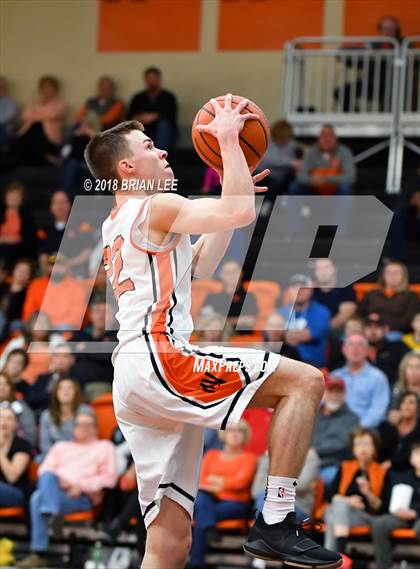 Thumbnail 2 in Mt. Vernon vs Herrin (IHSA 3A Regional Quarterfinal) photogallery.