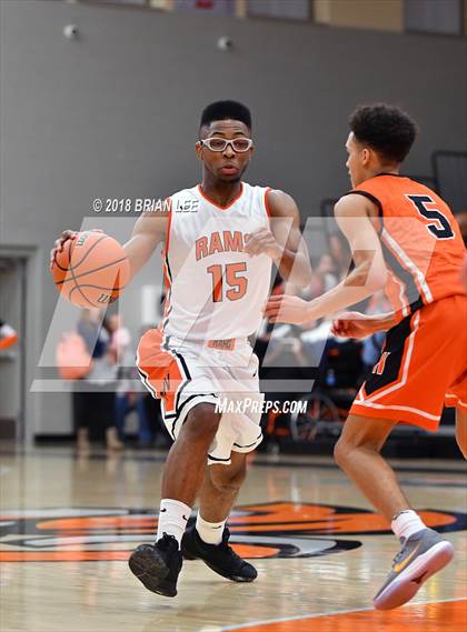 Thumbnail 3 in Mt. Vernon vs Herrin (IHSA 3A Regional Quarterfinal) photogallery.