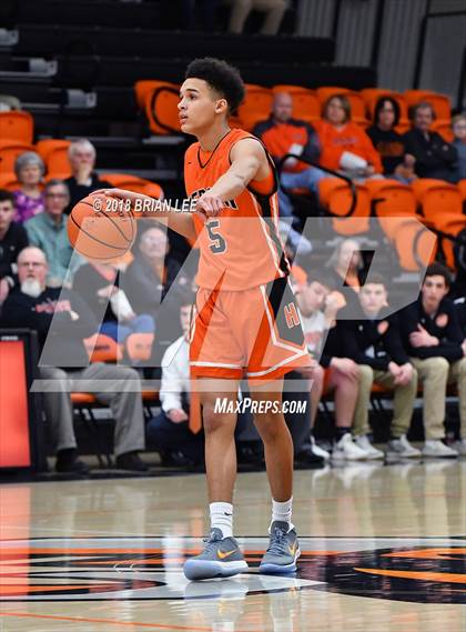 Thumbnail 2 in Mt. Vernon vs Herrin (IHSA 3A Regional Quarterfinal) photogallery.