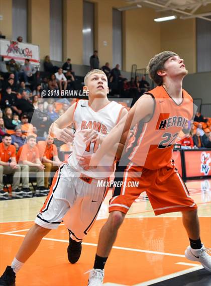 Thumbnail 2 in Mt. Vernon vs Herrin (IHSA 3A Regional Quarterfinal) photogallery.