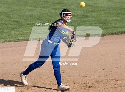 Thumbnail 3 in Elizabeth Forward vs. Hampton (WPIAL 4A Final) photogallery.