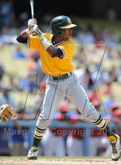 Thumbnail 1 in Serra vs. Mira Costa (CIF-SS D3 Final) photogallery.