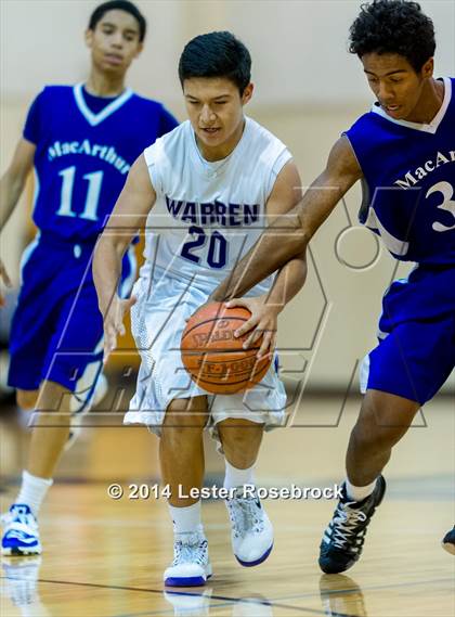 Thumbnail 1 in MacArthur vs Warren A photogallery.