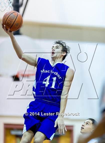 Thumbnail 3 in MacArthur vs Warren A photogallery.