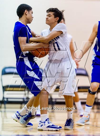 Thumbnail 1 in MacArthur vs Warren A photogallery.