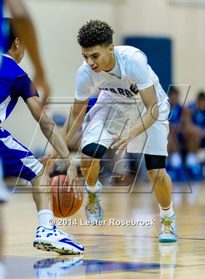 Thumbnail 3 in MacArthur vs Warren A photogallery.