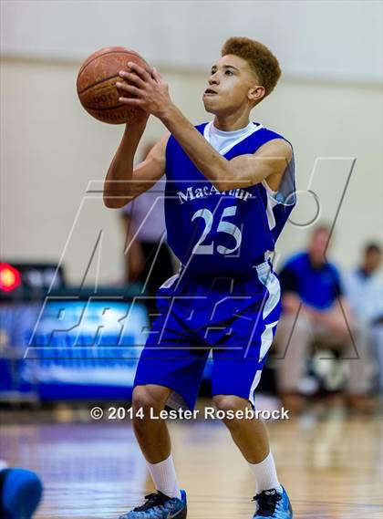 Thumbnail 3 in MacArthur vs Warren A photogallery.