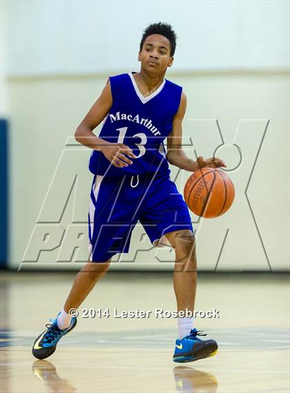 Thumbnail 2 in MacArthur vs Warren A photogallery.