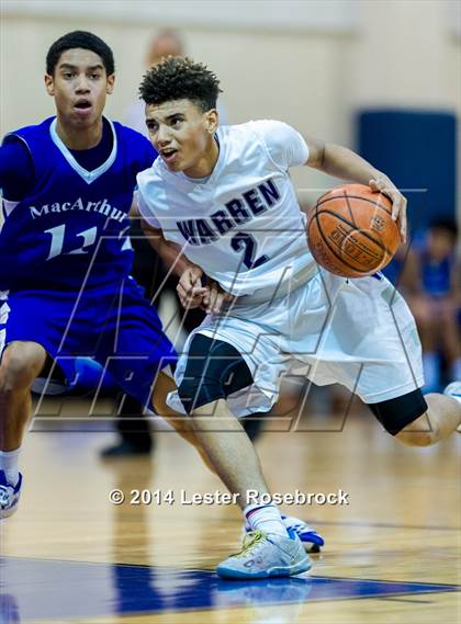 Thumbnail 2 in MacArthur vs Warren A photogallery.