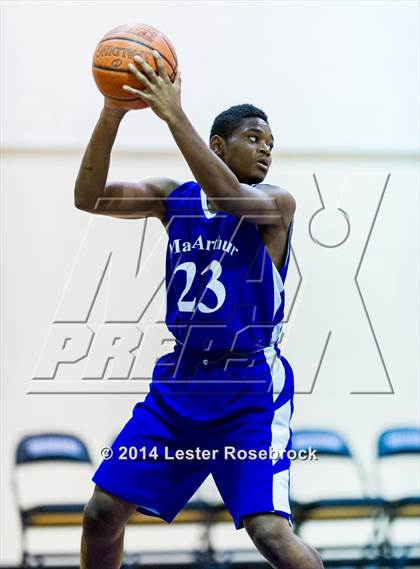 Thumbnail 1 in MacArthur vs Warren A photogallery.