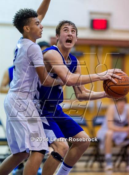 Thumbnail 1 in MacArthur vs Warren A photogallery.