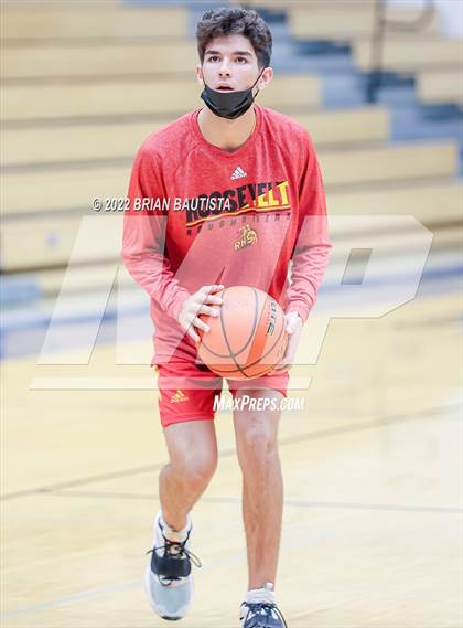 Thumbnail 2 in Kailua vs Roosevelt (OIA D1 Semifinal Playoff) photogallery.