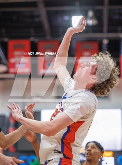 Thumbnail 1 in Bishop Gorman vs. Mojave (NIAA 5A Final) photogallery.
