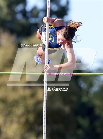 Thumbnail 1 in Halden Invitational (Pole Vault) photogallery.