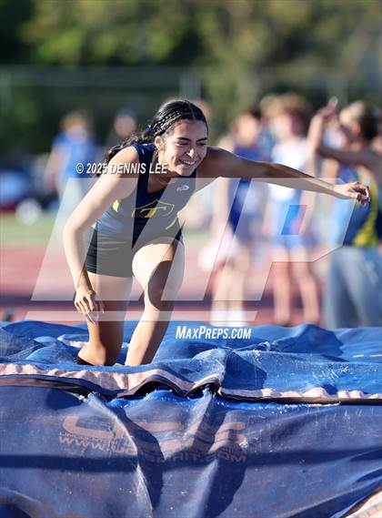Thumbnail 2 in Halden Invitational (Pole Vault) photogallery.
