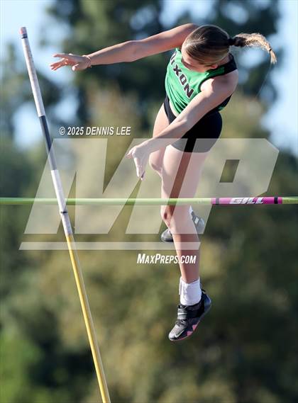 Thumbnail 1 in Halden Invitational (Pole Vault) photogallery.