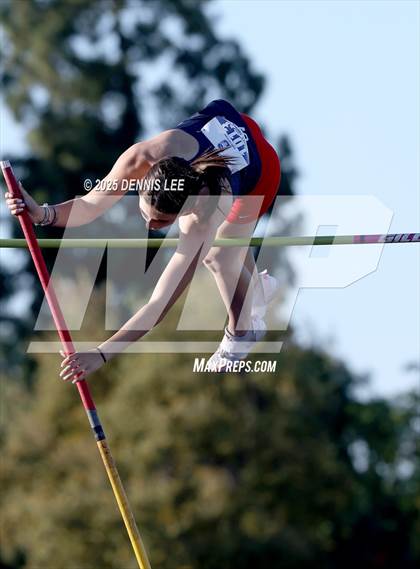 Thumbnail 1 in Halden Invitational (Pole Vault) photogallery.