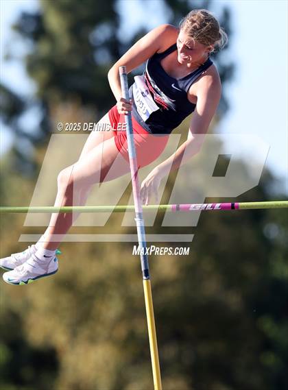 Thumbnail 2 in Halden Invitational (Pole Vault) photogallery.