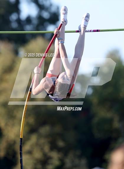 Thumbnail 1 in Halden Invitational (Pole Vault) photogallery.