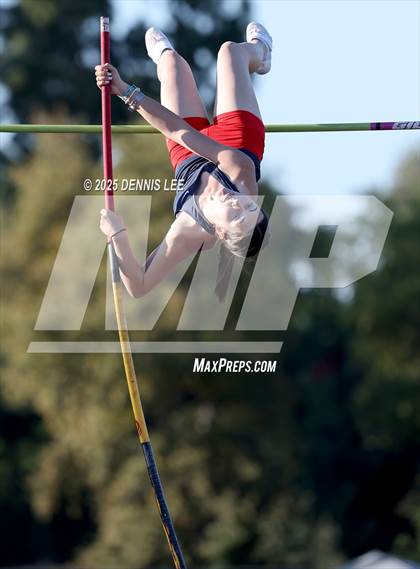 Thumbnail 1 in Halden Invitational (Pole Vault) photogallery.