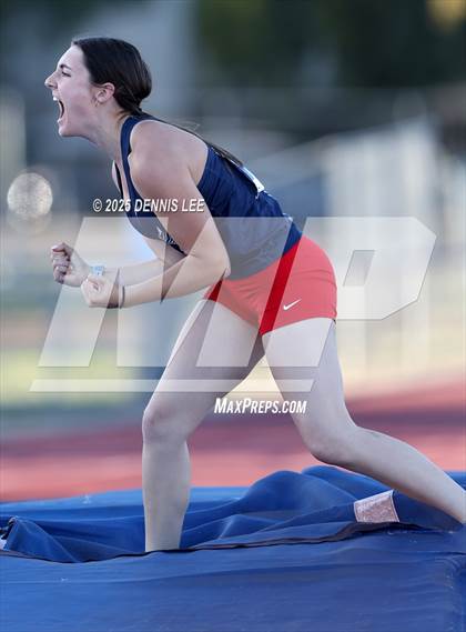 Thumbnail 1 in Halden Invitational (Pole Vault) photogallery.