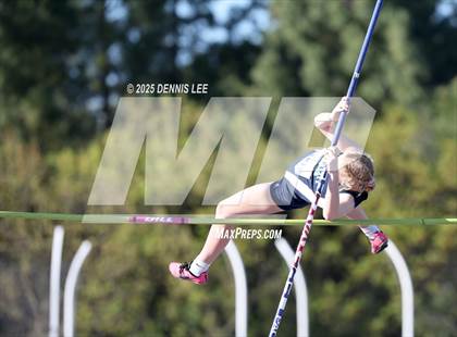 Thumbnail 1 in Halden Invitational (Pole Vault) photogallery.