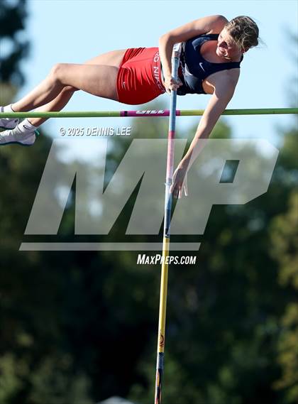 Thumbnail 3 in Halden Invitational (Pole Vault) photogallery.