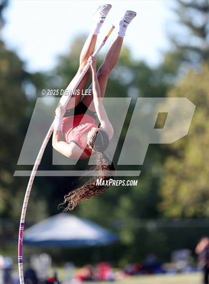 Thumbnail 1 in Halden Invitational (Pole Vault) photogallery.