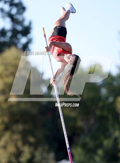 Thumbnail 2 in Halden Invitational (Pole Vault) photogallery.