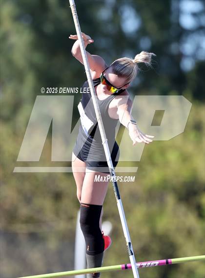 Thumbnail 1 in Halden Invitational (Pole Vault) photogallery.