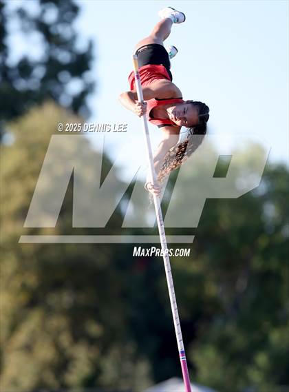 Thumbnail 3 in Halden Invitational (Pole Vault) photogallery.