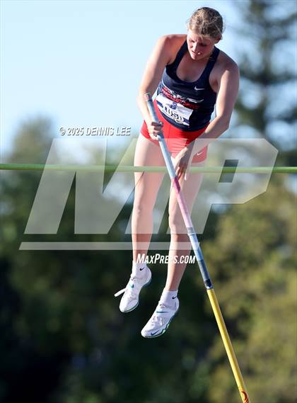 Thumbnail 1 in Halden Invitational (Pole Vault) photogallery.
