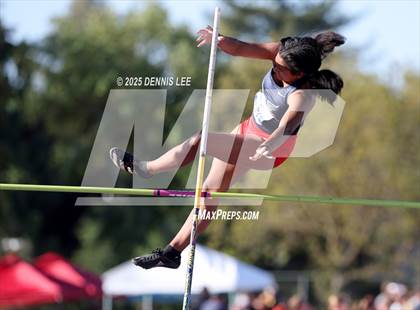 Thumbnail 1 in Halden Invitational (Pole Vault) photogallery.