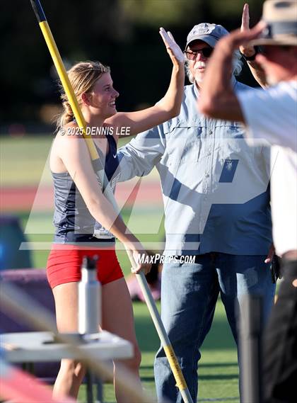 Thumbnail 3 in Halden Invitational (Pole Vault) photogallery.