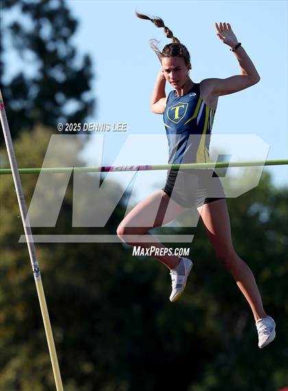 Thumbnail 1 in Halden Invitational (Pole Vault) photogallery.