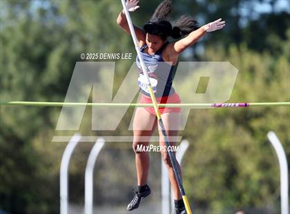 Thumbnail 2 in Halden Invitational (Pole Vault) photogallery.