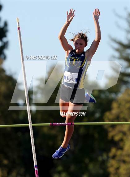 Thumbnail 1 in Halden Invitational (Pole Vault) photogallery.
