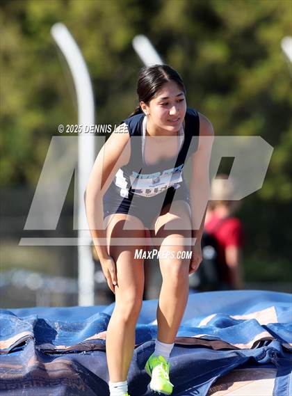 Thumbnail 3 in Halden Invitational (Pole Vault) photogallery.